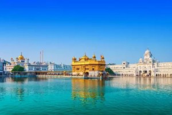 Up to ₹5,000 OFF* on Flights to Middle East